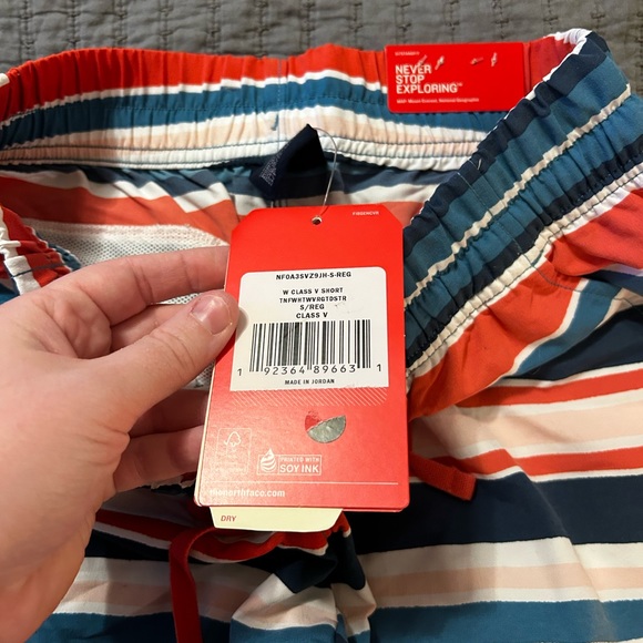 The North Face Women’s Class V Shorts - Picture 2 of 3